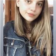 Estudiante de derecho con nivel avanzado de inglés